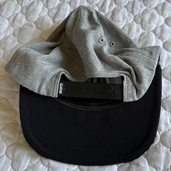 Undefeated Distressed Cap / Hat in Grey & Black Adjustable - Picture 6 of 6